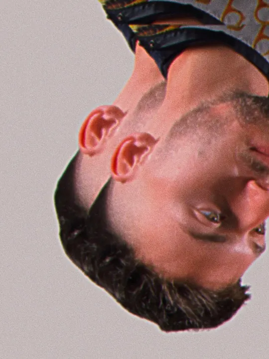 Short cut with a fade, in an upside-down edit